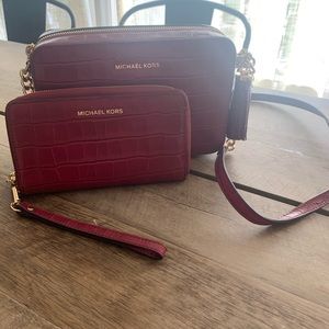Brand new Micheal Kors purse and wristlet